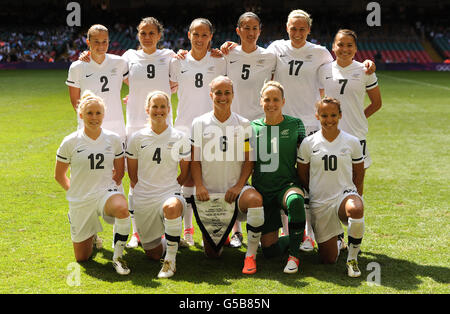 Groupe d'équipe de la Nouvelle-Zélande (rangée arrière, de gauche à droite) Ria Percival, Amber Hearn, Hayley Moorwood, Abby Erceg, Hannah Wilkinson et Ali Riley (rangée avant, de gauche à droite) Betsy Hassett, Katie Hoyle, le capitaine Rebecca Smith, le gardien de but Jenny Bindon et Sarah Gregorius Banque D'Images