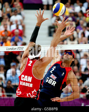 John Garcia-Thompson, en Grande-Bretagne, en action pendant le volley-ball de plage masculin à Horse Guards Parade, Londres. Banque D'Images