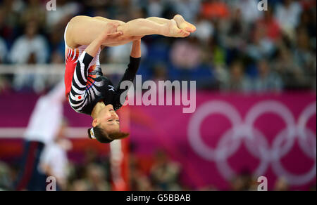 La Rie Tanaka du Japon rivalise sur le sol lors de la finale de la gymnastique artistique féminine à la North Greenwich Arena de Londres. Banque D'Images