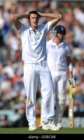 Cricket - série de tests Investec 2012 - Premier test - Angleterre / Afrique du Sud - quatrième jour - le Kia Oval. Le Morne Morkel d'Afrique du Sud réagit Banque D'Images