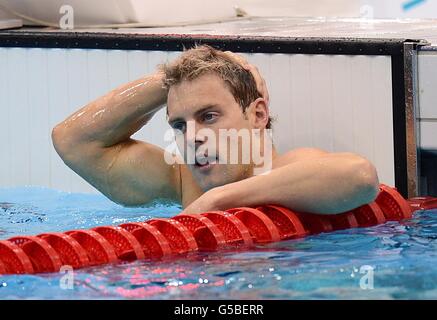 Liam Tancock, en Grande-Bretagne, après avoir terminé deuxième dans sa course de course de 100 m masculin au centre aquatique de Londres, le deuxième jour des Jeux Olympiques de Londres en 2012. Banque D'Images