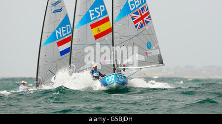 Jeux Olympiques de Londres - jour 6.Ben Ainslie, en Grande-Bretagne, dirige la flotte de Finn lors de la course sur Weymouth Bay pour les Jeux Olympiques de Londres 2012. Banque D'Images