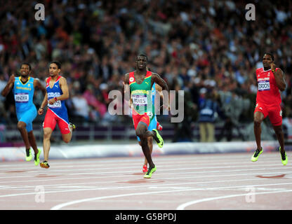 Le Kirani James de Grenade (2ème à droite) remporte la finale des 400 m pour les hommes au stade olympique de Londres Banque D'Images