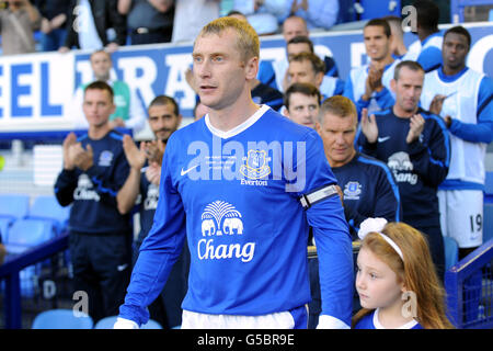 Football - pré-saison amical - Everton / AEK Athènes - Goodison Park. Tony Hibbert d'Everton avant son témoignage Banque D'Images