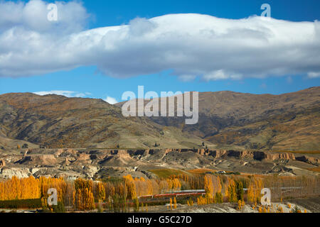 Or historique sluicings, couleurs d'automne, Felton Road, Bannockburn, près de Cromwell, et Carrick, Central Otago, Nouvelle-Zélande Banque D'Images