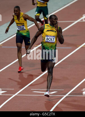 La Jamaïque Usain Bolt remporte la finale masculine de 200 m le douze jour des Jeux Olympiques de Londres au stade olympique de Londres. Banque D'Images