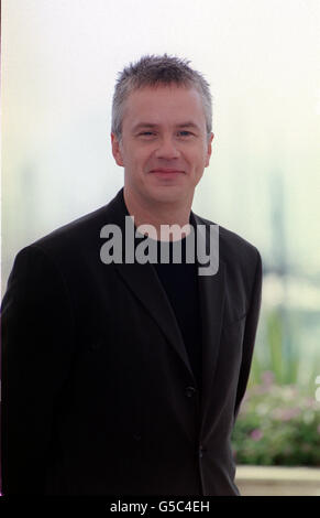 Tim Robbins à un photocall pour promouvoir le film Human nature au 54ème Festival de Cannes, France. 16/08/02 : Tim Robbins et Susan Sarandon qui parlaient de leur rôle dans une pièce de théâtre sur les attaques du 11 septembre aux Etats-Unis. Les acteurs parleront avant leur troisième et dernière représentation des gars à Édimbourg au Royal Lyceum Theatre de 650 places. Les deux devraient répondre à des questions sur la production et leur réaction à la destruction des tours jumelles du World Trade Center à New York. Banque D'Images