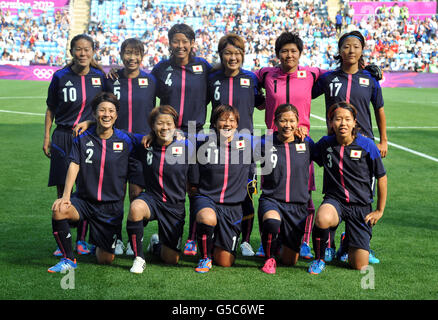 Groupe d'équipe du Japon devant le Japon et le Canada, le football des femmes, le premier tour, le match du groupe F au stade de la ville de Coventry, Coventry. Banque D'Images