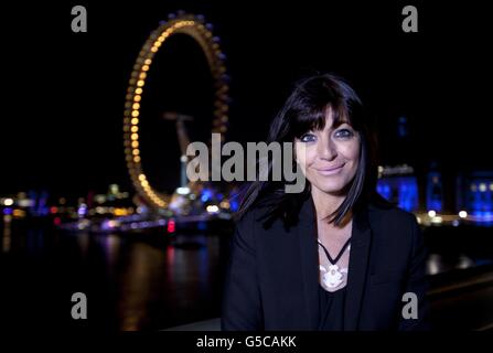 Claudia Winkleman, présentatrice à la télévision, invite la nation à tweeter son soutien à Team GB pour éclairer le London Eye d'EDF Energy. APPUYEZ SUR ASSOCIATION photo. Date de la photo : vendredi 3 août 2012. Propulsé par les tweets de Londres 2012, ce point de repère reflète le sentiment positif de la nation par rapport à Londres 2012 chaque soir des Jeux. APPUYEZ SUR ASSOCIATION photo. Date de la photo : vendredi 3 août 2012. Le crédit photo devrait se lire: David Parry /PA Wire Banque D'Images