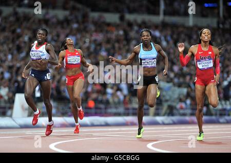 Christine Ohuruogu (à gauche), en Grande-Bretagne, traverse la deuxième ligne derrière la Sanya Richards-Ross (à droite) aux États-Unis lors de la finale des 400 mètres féminins au stade olympique de Londres. Banque D'Images