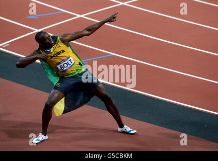 Jeux Olympiques de Londres - jour 9.Usain Bolt en Jamaïque célèbre la victoire de la finale masculine de 100m le neuvième jour des Jeux Olympiques au stade olympique de Londres. Banque D'Images
