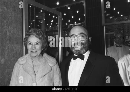 L'acteur britannique Bob Hoskins - l'une des stars du Cotton Club de Francis Coppola - à son arrivée à l'Odeon, Leicester Square, Londres, pour la première caritative de gala du film, qui aide le Guy's Hospital Children's Banque D'Images