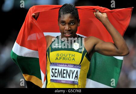 Le Caster Semenya d'Afrique du Sud célèbre après avoir terminé deuxième à la finale du 800m féminin au cours du jour 15 des Jeux Olympiques de Londres 2012 au stade olympique de Londres. Banque D'Images