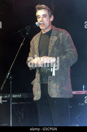 L'acteur Roger Lloyd Pack, qui a joué Trigger dans la comédie BBC1 seulement Fools and Horses, sur scène à un concert commémoratif pour l'adolescent noir assassiné Stephen Lawrence au Forum, à Kentish Town, Londres. Banque D'Images
