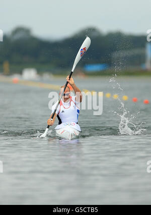 Tim Brabant, en Grande-Bretagne, en action lors de la finale A du kayak individuel masculin à Eton Dorney le douze jour des Jeux Olympiques de Londres 2012. Banque D'Images