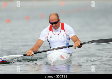 Tim Brabant, en Grande-Bretagne, en action lors de la finale A du kayak individuel masculin à Eton Dorney le douze jour des Jeux Olympiques de Londres 2012. Banque D'Images