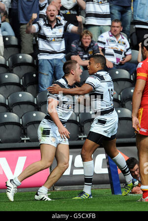 Rugby League - Stobart Super League - Hull FC / Catalan Dragons - KC Stadium.Tom Lineham (à gauche) du FC Hull célèbre son essai avec Jordan Turner lors du match de la Super League Stobart au KC Stadium, à Hull. Banque D'Images