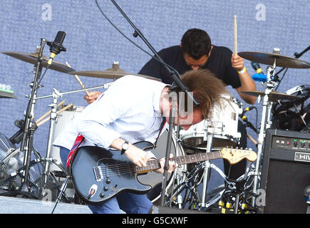 Bombay Bicycle Club se produit sur la scène principale au BT London Live, une série de concerts en plein air pour célébrer les Jeux olympiques et paralympiques, à Hyde Park, dans le centre de Londres. Banque D'Images