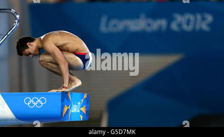 Tom Daley en Grande-Bretagne pendant la demi-finale de la plate-forme de Mens 10m au Centre aquatique du Parc olympique de Londres. Banque D'Images