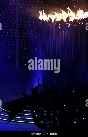 Annie Lennox se produit sur scène lors de la cérémonie de clôture des Jeux Olympiques de Londres 2012 au stade olympique de Londres. PHOTO DE L'ASSOCIATION RESS. Date de la photo: Dimanche 12 août 2012. Voir PA Story Jeux olympiques . Le crédit photo devrait se lire comme suit : David Davies/PA Wire. Banque D'Images