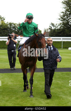 Les courses de chevaux - 2012 Glorious Goodwood Festival - bet365 Lennox Stakes Jour - Goodwood Racecourse Banque D'Images