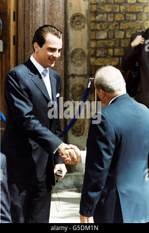 Le prince Nicolas de Grèce assistait au baptême du prince de neuf mois, le prince Achileas de Grèce, à la cathédrale grecque de Saint Sofia à Bayswater, dans l'ouest de Londres. Banque D'Images