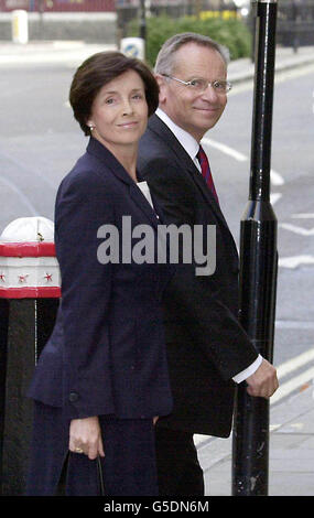 Lord Archer et son épouse Mary arrivent pour son procès au Old Bailey, Londres. Banque D'Images