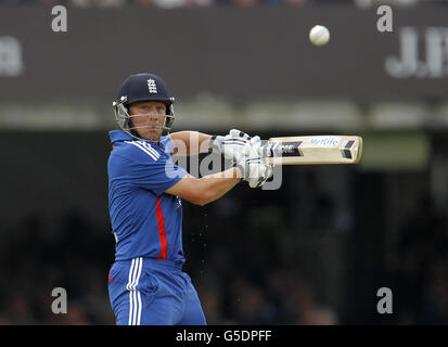 Cricket - quatrième NatWest One Day International - Angleterre contre Afrique du Sud - Lords.Jonathan Trott d'Angleterre en action Banque D'Images
