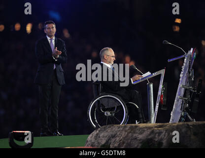 Lord Sebastian COE, président du LOCOG (à gauche) et Sir Philip Craven, président de l'IPC, lors de la cérémonie de clôture des Jeux paralympiques de Londres de 2012 au stade olympique de Londres. Banque D'Images