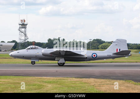 English Electric Canberra PR.9 G-OMHD exploité par l'affichage à l'Escadron en vol Farnborough International Airshow Banque D'Images