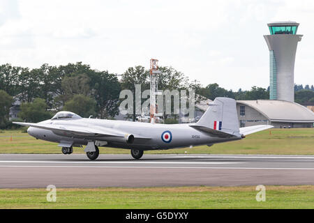 English Electric Canberra PR.9 G-OMHD exploité par l'affichage à l'Escadron en vol Farnborough International Airshow Banque D'Images