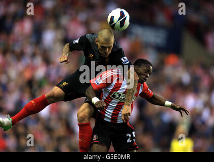 Football - Barclays Premier League - Sunderland / Liverpool - Stade de lumière.Louis Saha de Sunderland et Daniel Agger de Liverpool Banque D'Images