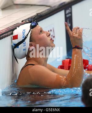 Elodie Lorandi, France, célèbre la victoire de la médaille d'or dans le Freestyle féminin de 400 m - finale du Banque D'Images