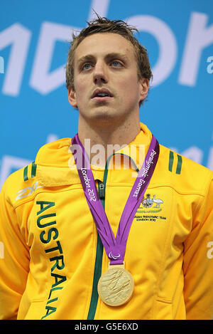 Matthew Cowdrey en Australie après avoir remporté la médaille d'or lors de la finale Freestyle - S9 du 50 m masculin, sa 11e médaille d'or paralympique au Centre aquatique de Londres. Banque D'Images