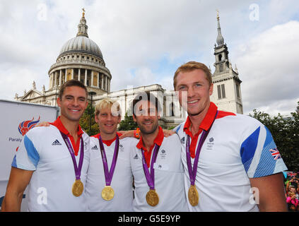 Les athlètes des Jeux Olympiques de Londres - la revue de la Victoire Banque D'Images