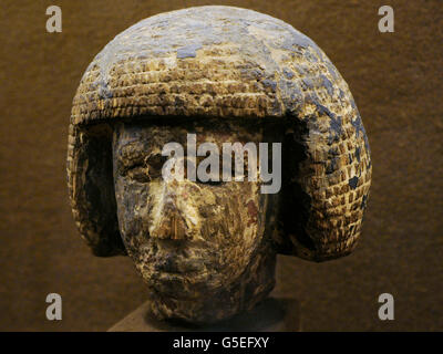 L'Égypte. Head man avec perruque. Statue en bois. Vieux Royaume. Le Musée de l'Ermitage. Saint Petersburg. La Russie. Banque D'Images