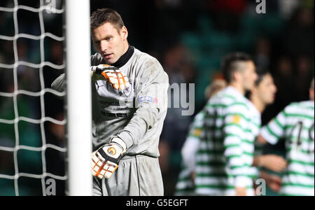 Raith Rovers David Mcburn réagit après que Gary Hooper du Celtic ait classé son quatrième but lors de la coupe de la Ligue des communautés écossaises, troisième tour au Celtic Park, Glasgow. Banque D'Images