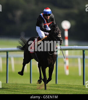 Society Rock, monté par Kieren Fallon, remporte la Betfred Sprint Cup lors du Betfred Sprint Cup Festival Raceday à l'hippodrome de Haydock Park. Banque D'Images