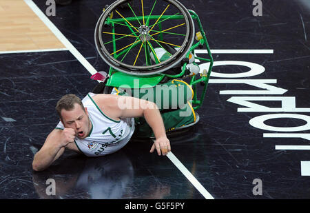 Le Shaun Norris d'Australie célèbre avoir marqué un panier lors de la finale de basket-ball en fauteuil roulant pour hommes entre l'Australie et le Canada à la North Greenwich Arena de Londres Banque D'Images