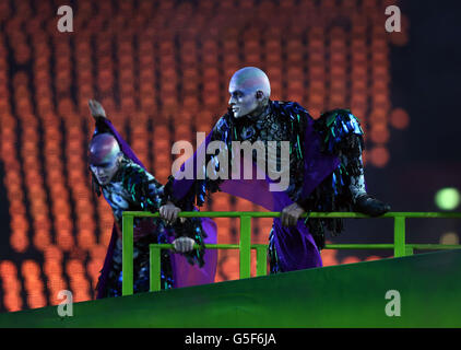 Des artistes ont été interprètes lors de la cérémonie de clôture des Jeux paralympiques de Londres 2012 au stade olympique de Londres. Banque D'Images