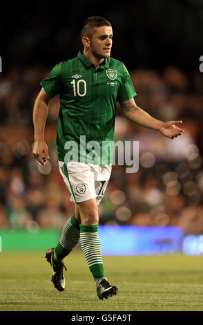 Football - International friendly - République d'Irlande / Oman - Craven Cottage. Robbie Brady de la République d'Irlande en action Banque D'Images