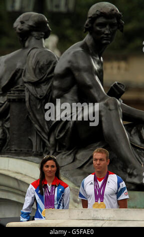 Les athlètes des Jeux Olympiques de Londres - la revue de la Victoire Banque D'Images