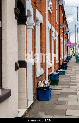 Purser Road, Northampton sur le recyclage collecte. Banque D'Images