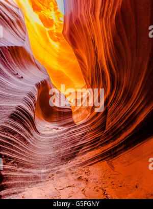 Recherche sur les canyons à créneaux Antelope et crotlesnake, Arizona, États-Unis. Des formes et des couleurs incroyables en plein jour. Nature et paysage puissants Banque D'Images