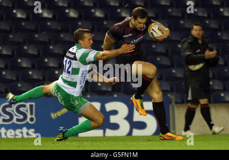 Rugby Union - RaboDirect PRO12 - Edinburgh Rugby / Trévise - Murrayfield.Tim visser d'Édimbourg retient Sgari Alberto de Trévise pour marquer le match RapoDirect PRO12 au stade Murrayfield, à Édimbourg. Banque D'Images