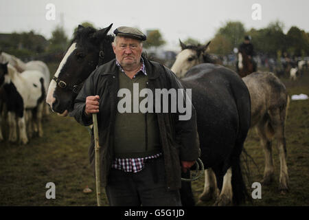 Un commerçant de chevaux (nom inconnu) sur le champ de foire à la Ballinasloe Horse Fair à Co. Galway, Irlande. Banque D'Images