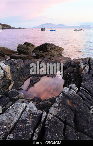 Coucher du soleil à Elgol, Ile de Skye, Ecosse, Royaume-Uni Banque D'Images