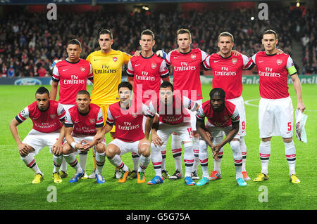 Équipe d'Arsenal (de gauche à droite) Alex Oxlade-Chamberlain, Vito Mannone, Laurent Koscielny, Carl Jenkinson, Lukas Podolski, Thomas Vermaelen (de gauche à droite) Francis Coquelin, Kieran Gibbs, Mikel Arteta, Santi Cazorla, Gervinho Banque D'Images