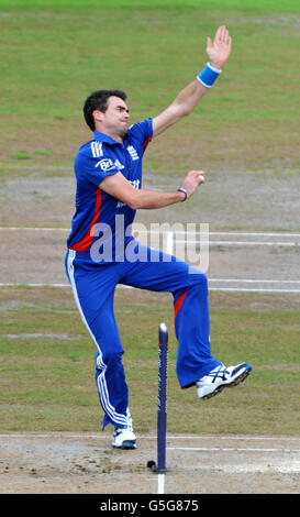 Cricket - Fifth NatWest One Day International - Angleterre / Australie - Old Trafford. James Anderson d'Angleterre Banque D'Images