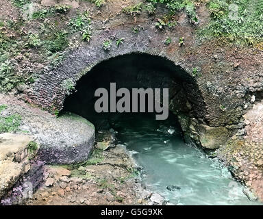 Die cloaque Maxima en Rom. l'eau, canal, d'effluents, d'eau, flottant, de la canalisation, Europe, Italie, Rome, histoire, historique, années 10, 20, 20e siècle, archive, Carl Simon, à la main, lame de verre Banque D'Images